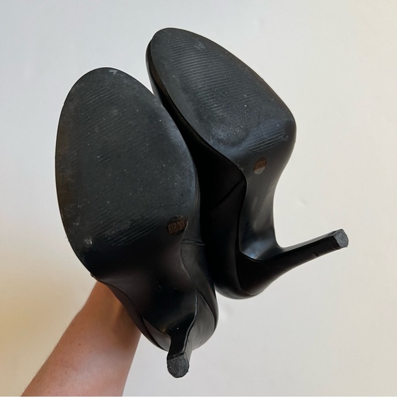 BCBGeneration Black Leather High Heel Booties 6.5 M - Picture 11 of 16